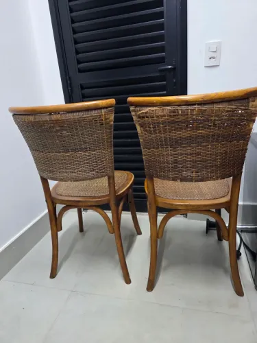 2 Cadeiras de Madeira e Rattan