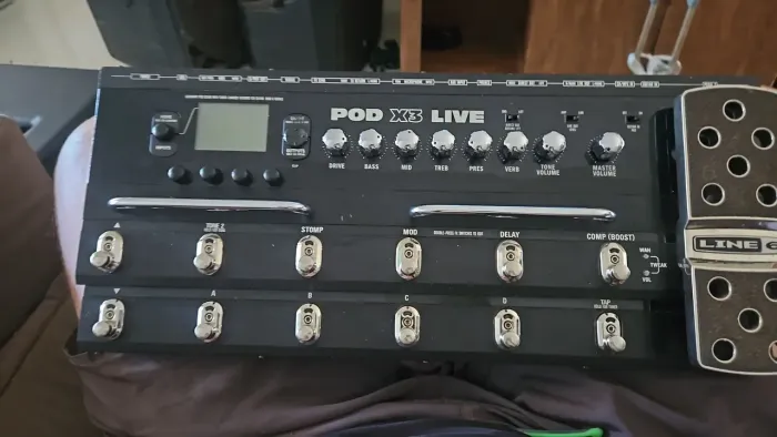VENDO PEDALEIRA LINE 6 POD X3 LIVE