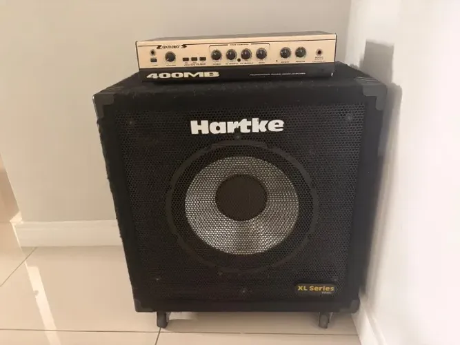 Amplificador Meteoro e Caixa Hartke para Baixo
