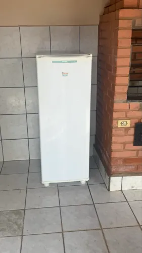 Freezer consul 180 litros impecável!!!! Gelando muito?.!!!