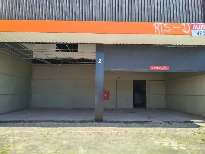 Galpão comercial com mezanino na BR-101 - anexa a posto de gasolina.190 m²