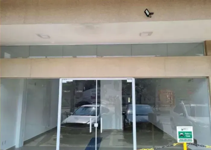Sala comercial/ 150 m²/ 2 Wc´s/ 5 Vagas/ À 10 min. do Centro/ Aluguel 6.900