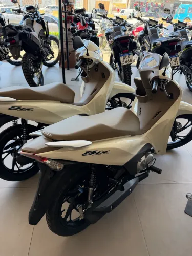 HONDA BIZ 125 EX 26/27 EMPLACADA