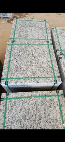 Piso Granito Arabesco 57x57