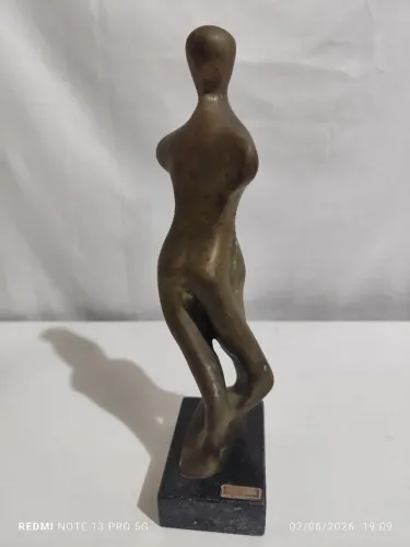 Escultura em bronze patinado 