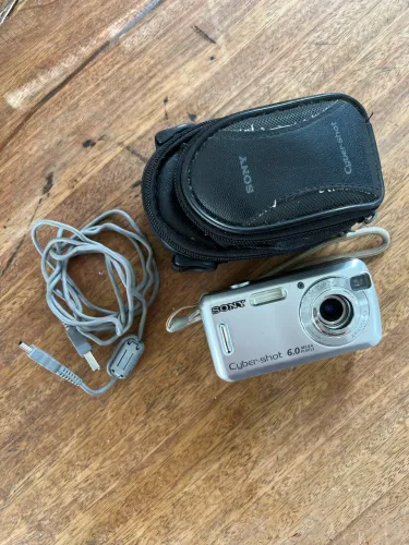 Câmera Sony Cyber-shot DSC-S600 6MP Original + Case e Cabo USB - Com Avaria