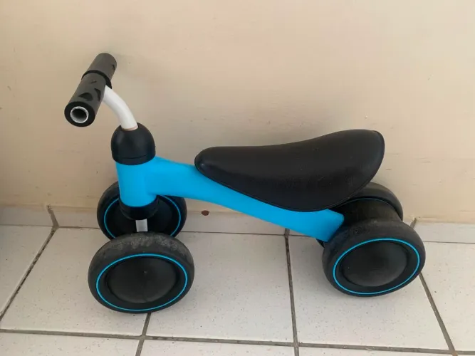 Bicicleta de equilíbrio buba