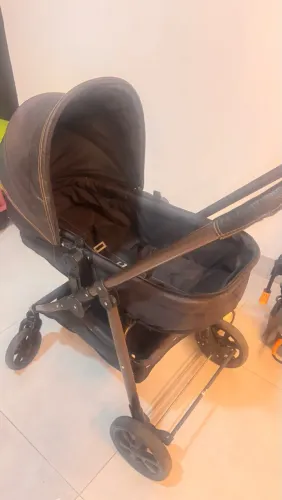 Carinho bebê semi novo