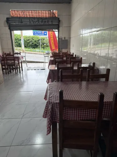Lote de 5 Mesas com 20 Cadeiras