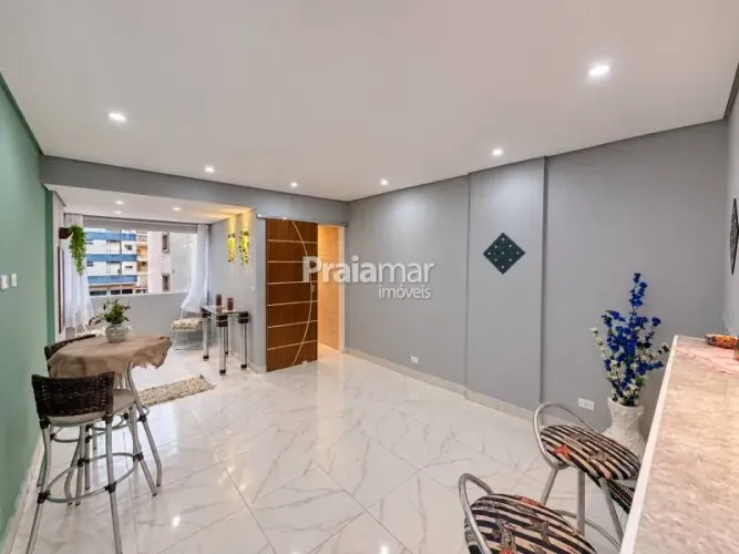 SALA LIVING REFORMADO | LOCALIZAÇÃO EXCELENTE | 1 VAGA | ELEVADOR | PONTA DA PRAIA | SANTO