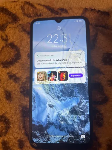Redmi 9A 32GB usado, funciona perfeitamente, tela quebrada. R$ 250.