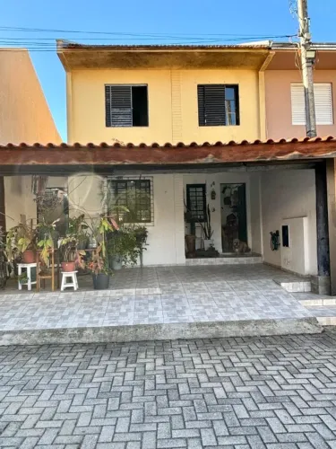 Sobrado com 3 quartos à venda - 120m² | Condomínio fechado | Bairro Portão (Curitiba)