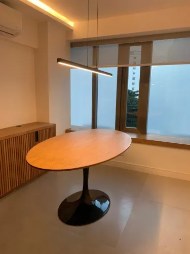 Mesa Oval de Jantar ou Reunião Modelo Saarinen