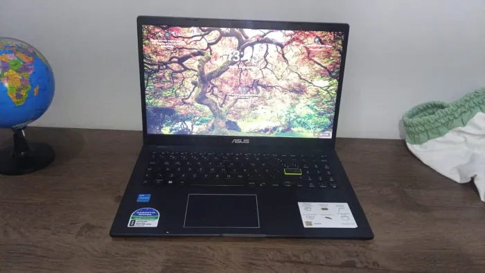 Vendo notbok asus E510