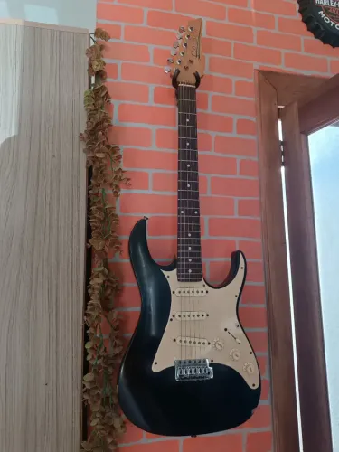 Guitarra Golden strato década de 90 troco por memória ddr4 