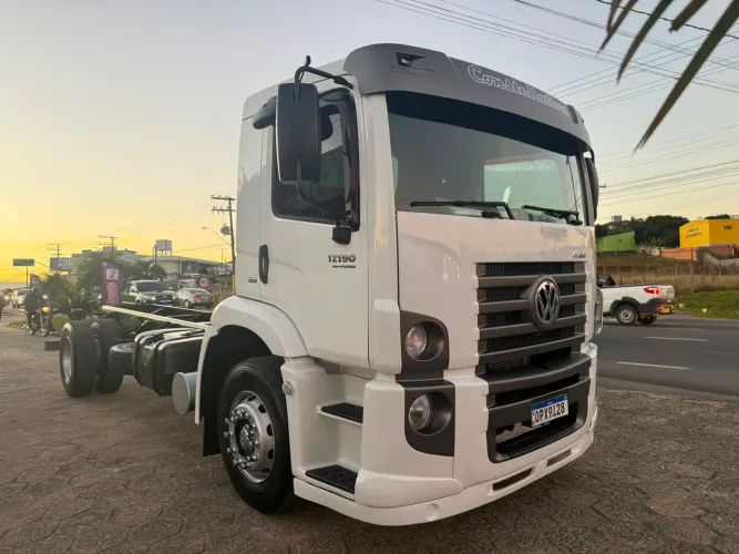 Volkswagen 17-190 ano 2013