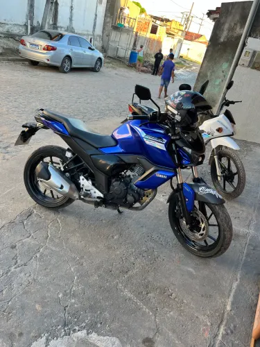 Vendo ou troco em carro fz 15 23/24 zera