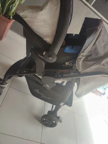 Carrinho e bebe conforto Burigotto