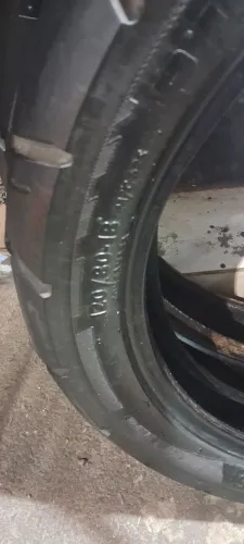 Vende-se um par de PNEU lander xr 300