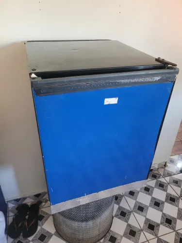Vendo frigobar modelo consul antigo evelopado pra levar logo