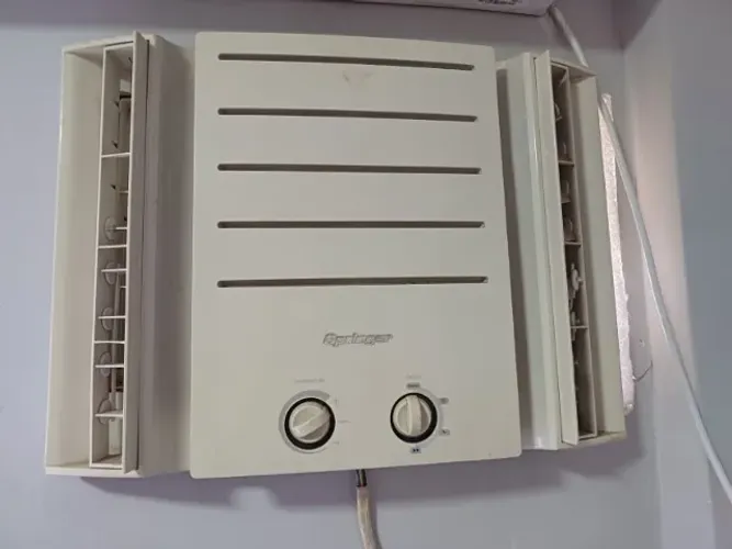 Ar condicionado de janela Springer 7500 btus 220w - R$ 700,00