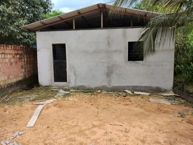 Vendo casa no canto do sabiá 