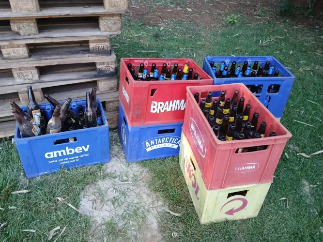* vende- se engradados de cervejas e refrigerantes 25,00 reais cada