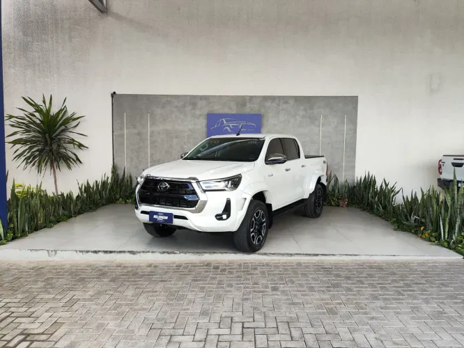 Toyota Hilux CD SRX Plus 4X4 2.8 TDI Die. Aut. 2024