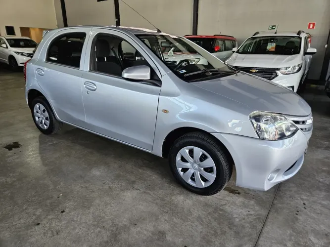 Toyota Etios X 1.3 Flex 16V 5P Mec. 2016