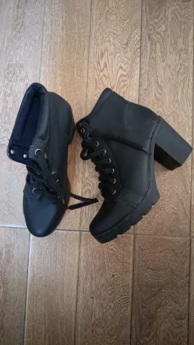 Bota tamanho 36 preta de couro