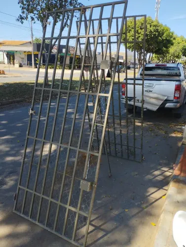 Grade proteção para porta 1.00x2.30 de altura 250 reais cada