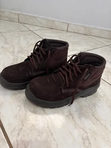 Bota de bico de aço