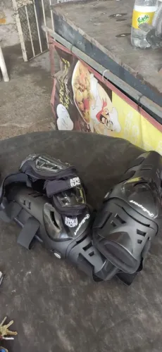 Kit joelheira e cotoveleira polisport Devel cor preta tamanho único