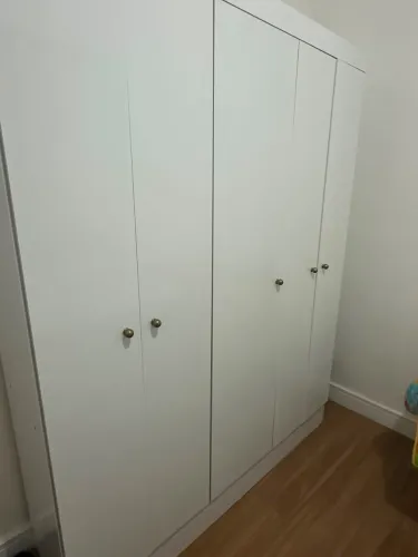 GUARDA ROUPA NOVÍSSIMO- EXCELENTE ESTADO