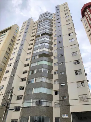 Vende-Se Apartamento no Ed. Saint James, Setor Oeste, 4 Quartos, 1 Suíte