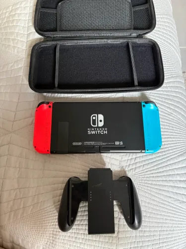 Nintendo Switch 1 Seminovo com suporte de controle