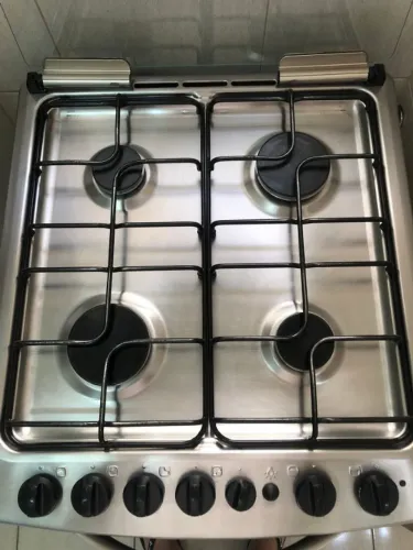 Vendo fogão Eletrolux de 4 bocas com forno e grill