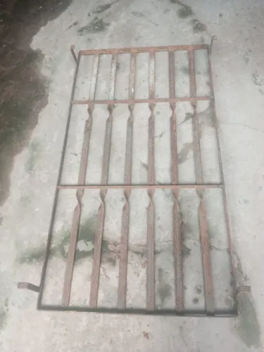 Grade de ferro para basculhante 1,30cm x 66. Negociável!