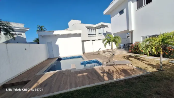 Alugo casa 4 qts sendo 3 suítes no Royal Boulevard