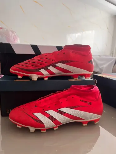 Chuteira Adidas Predator Vermelha Society/Campo