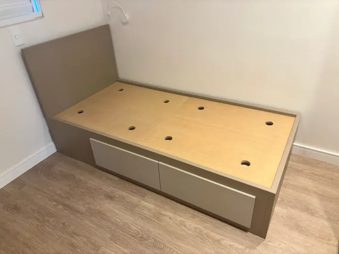 Cama solteiro com gavetas