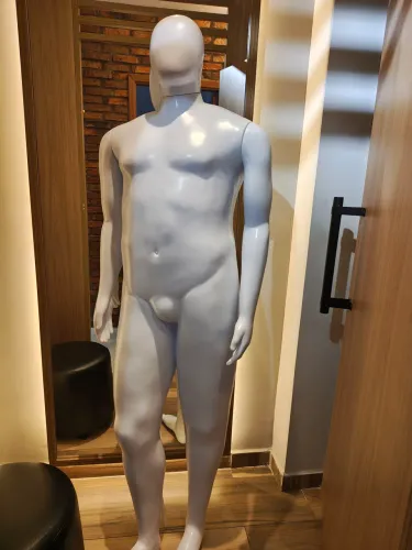 Vendo MANEQUIM PLUS SIZE MASCULINO E UM FEMININO SLIM
