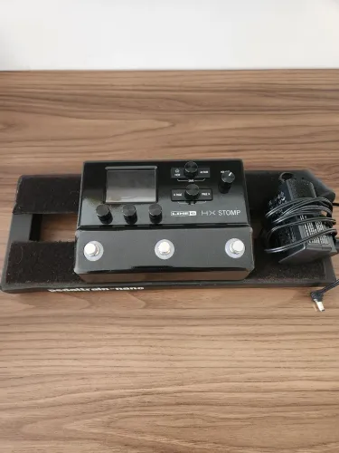 Pedaleira HX Stomp Line 6