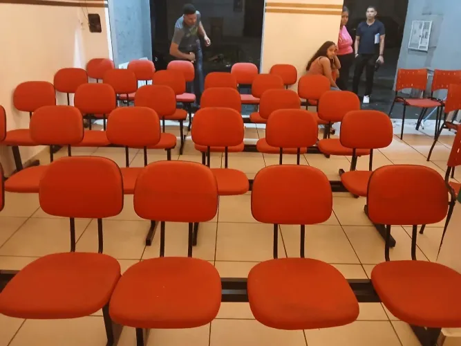 Vendo cadeiras estofadas