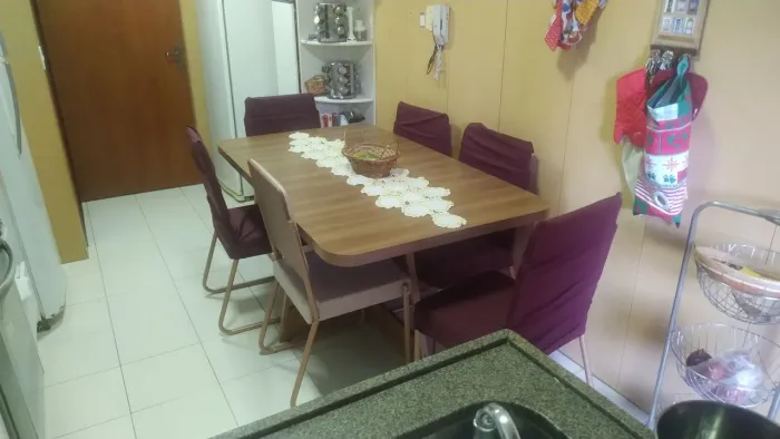 Mesa para cozinha e 6 cadeiras