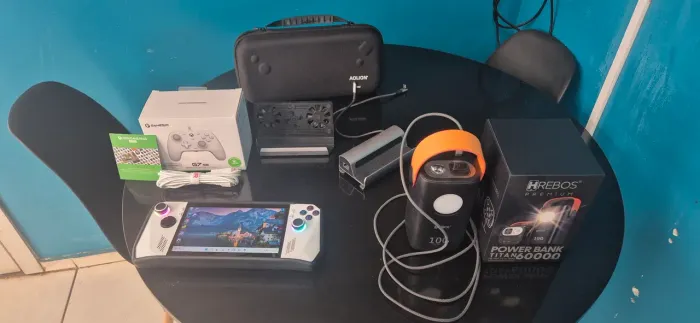 Asus Rog Ally Z1 Extreme + Kit Acessórios Premium (Power Bank 60k + Case)