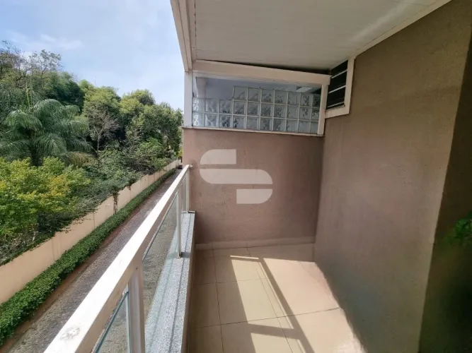 APARTAMENTO NO CASTELO DE 02 QUARTOS COM SUITE - VARANDA EM "L" - ELEVADOR - ÁREA DE LAZER