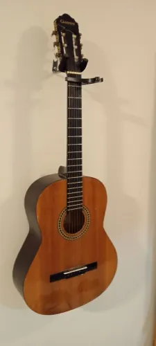 Violão Giannini.