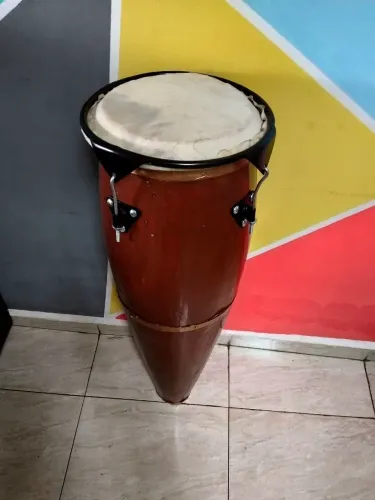 Atabaque com aro reforçado 