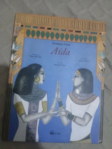 Livro Aída com CD novo(nunca tirado do livro )